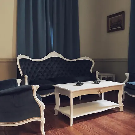 Mc Queen Apartment *