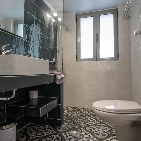 Mc Queen Apartment *